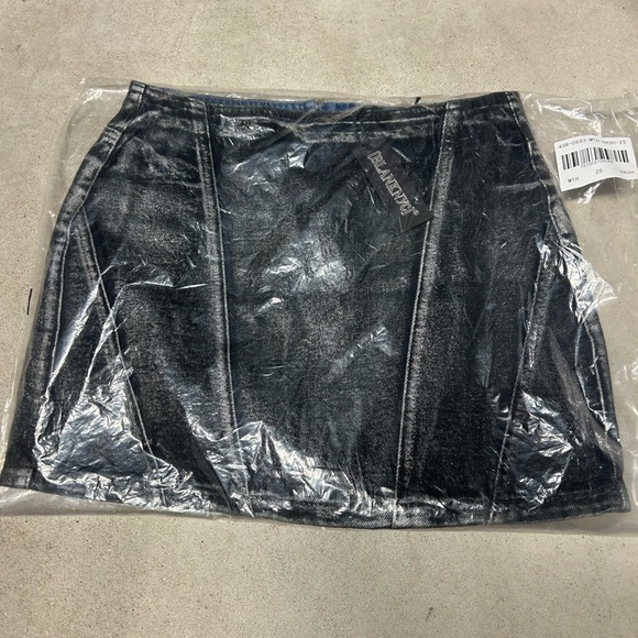 NWT BLANKNYC Metallic Heart Denim Mini Skirt Size 25 - Picture 3 of 9